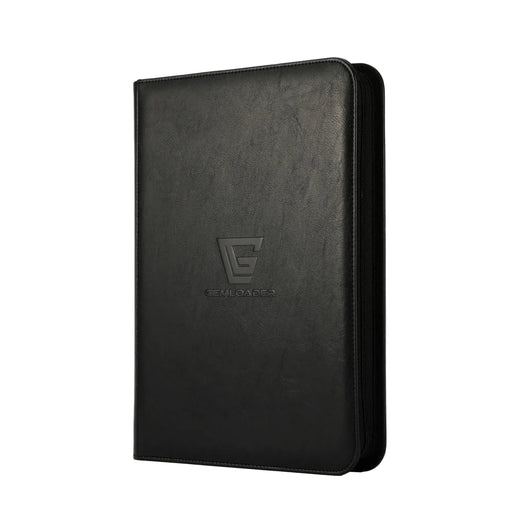 A black, zippered Gemloader: Premium Samlekortmappe [360 pockets 3X3] stands upright against a white background, featuring an embossed G and Gemloader logo—ideal for safe opbevaring samlekort.