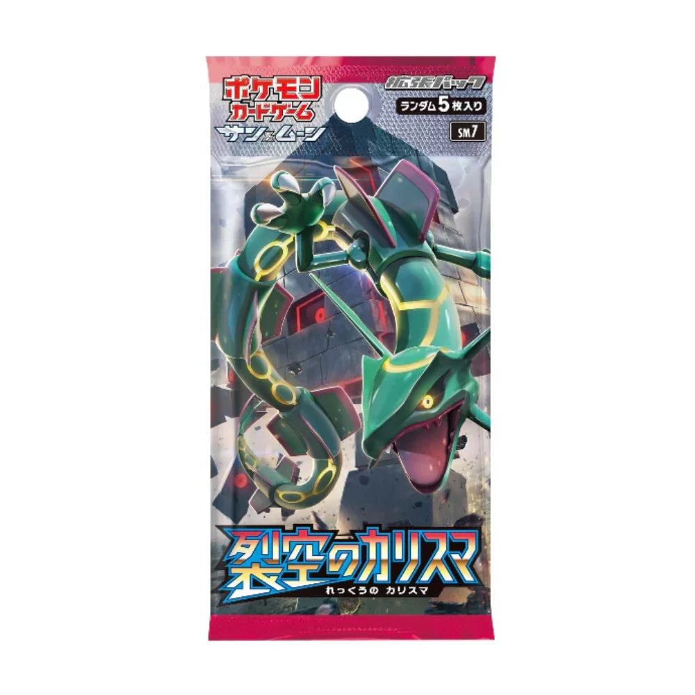 Display box of Pokémon TCG: Sky-Splitting Charisma Booster Box - Japansk (Sun & Moon: SM7) trading card booster packs featuring Rayquaza artwork.