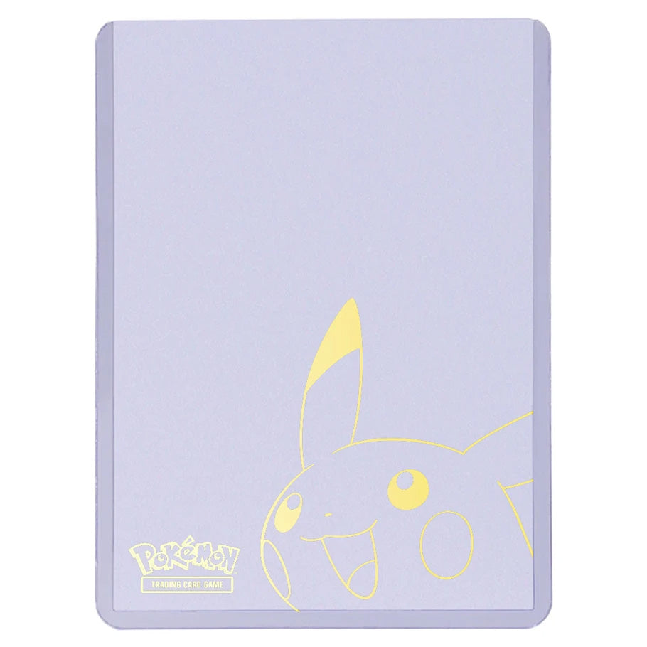 Ultra Pro Pikachu Toploader & Penny Sleeves (25 stk.) fra Ultra Pro til Pokémon kort beskyttelse, med Pikachu-design på forsiden af sleeve og delvist gennemsigtig blå emballage.